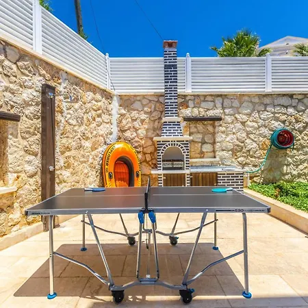 Βίλα Luxury Very Close To Beach, Amazing Sea Views, Heated Salt-water Pool *
